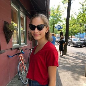 Meet your Posher, Chloe